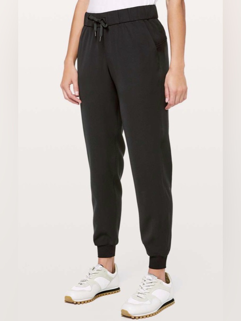LULULEMON ON THE FLY JOGGER BLACK SIZE 6 WOVEN MID RISE